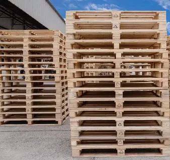 ISPM-15 IPPC stamp on heat treated wooden pallet