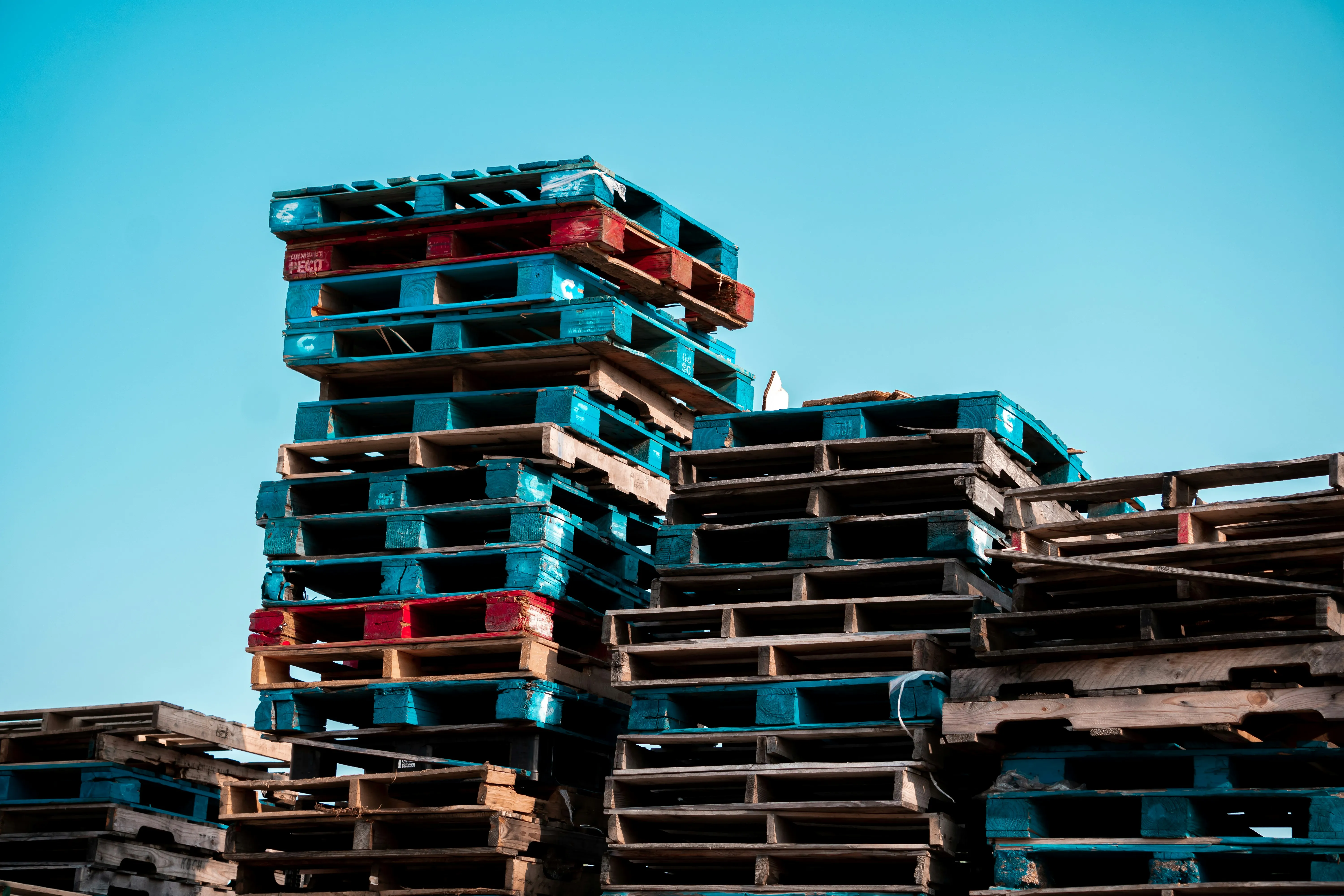 Reliable bulk manufacturing and supply of high-grade wooden pallets in Sharjah
