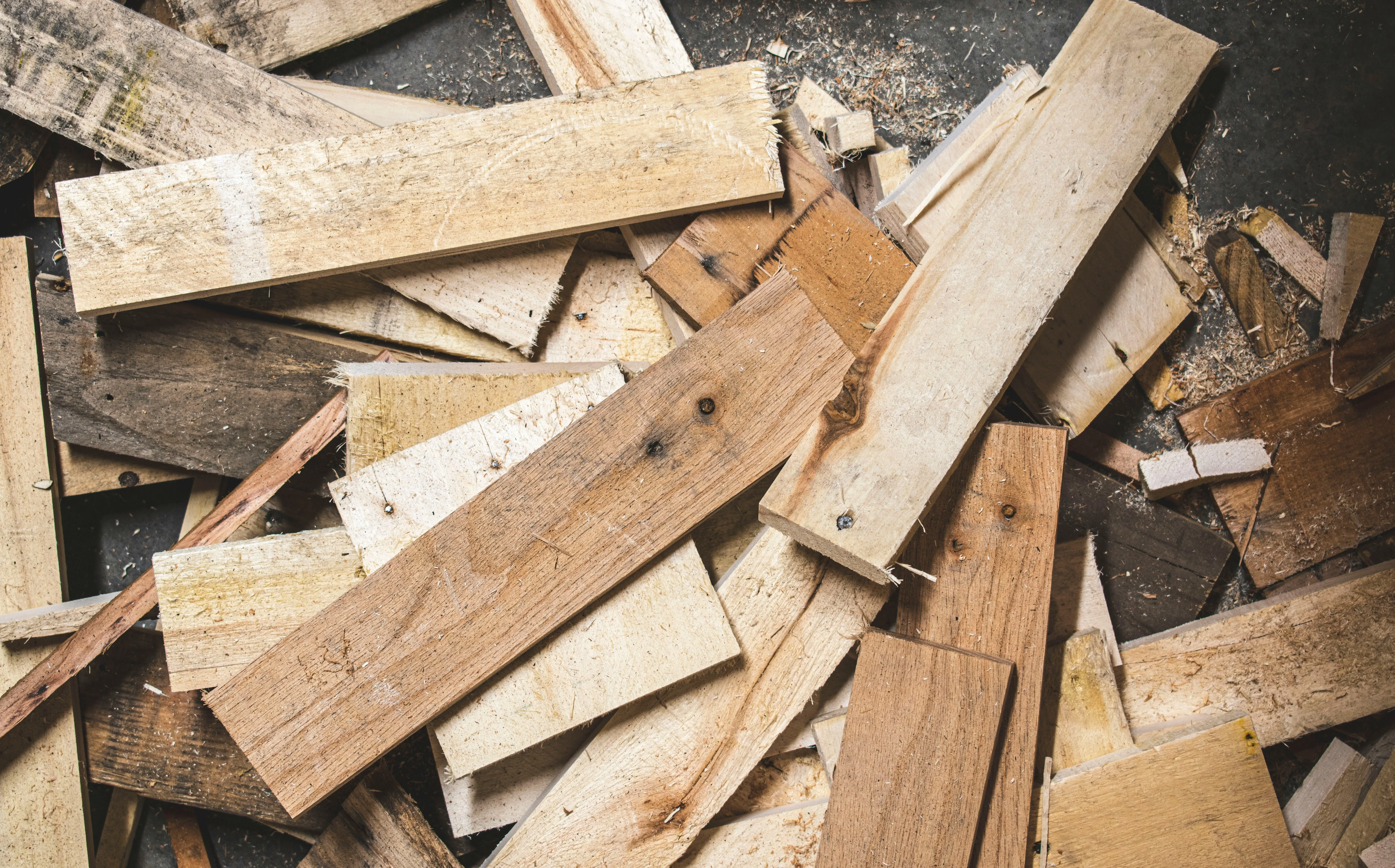 Sustainable wood recycling processes and timber processing at our facility